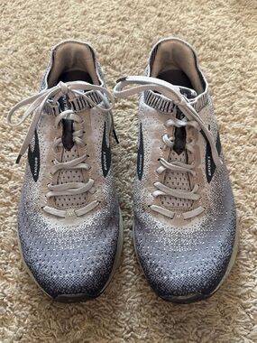 Brooks Men’s Levitate 2 Shoes! Gray/blue/white. Size Medium 11 D! EUC!